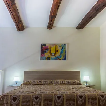 瓦特科利公寓 *